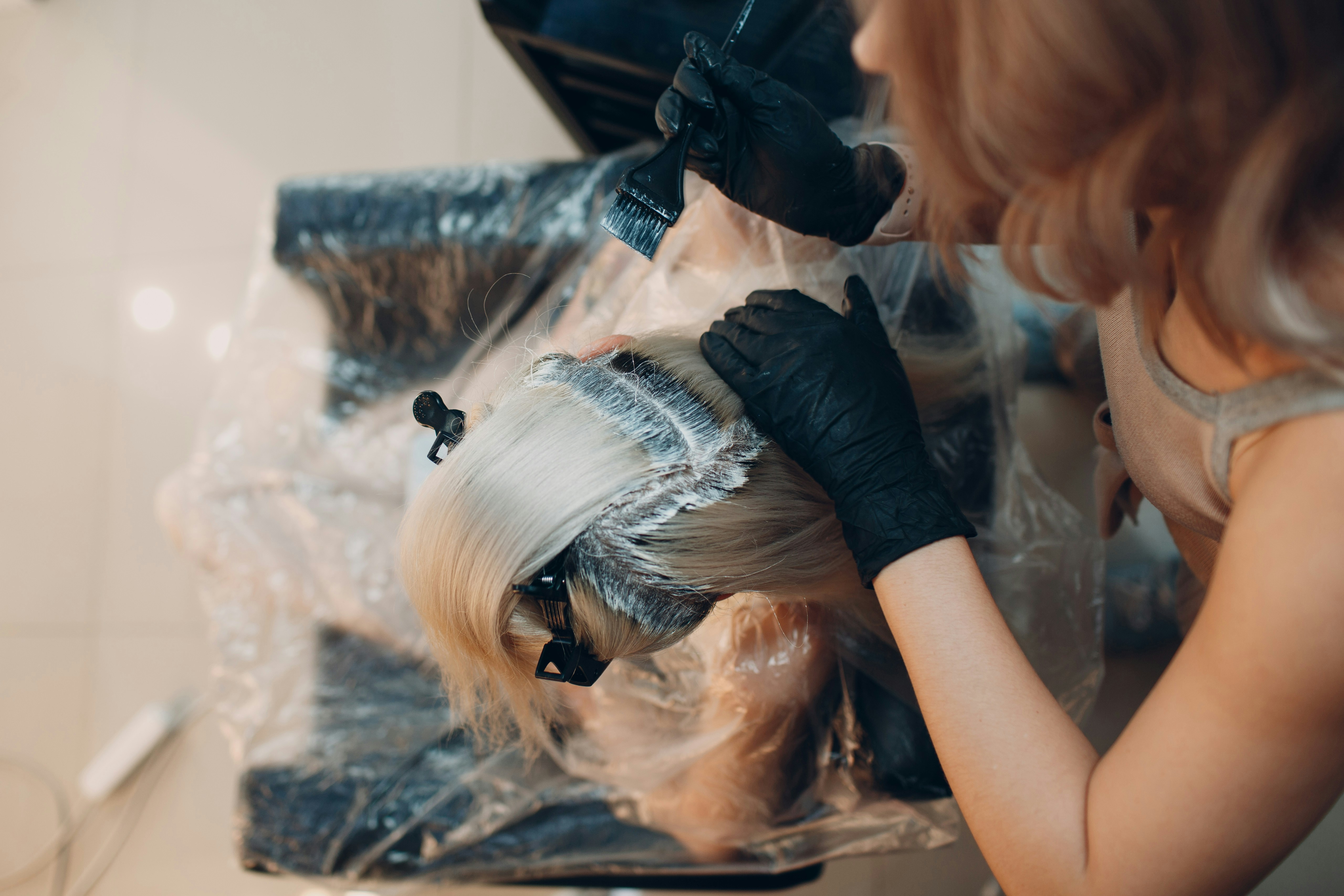 Premium Balayage und Highlights auf Mallorca – Blondexperte Palma, Strähnen Andratx, Olaplex Treatment Finca, Haar färben Yacht